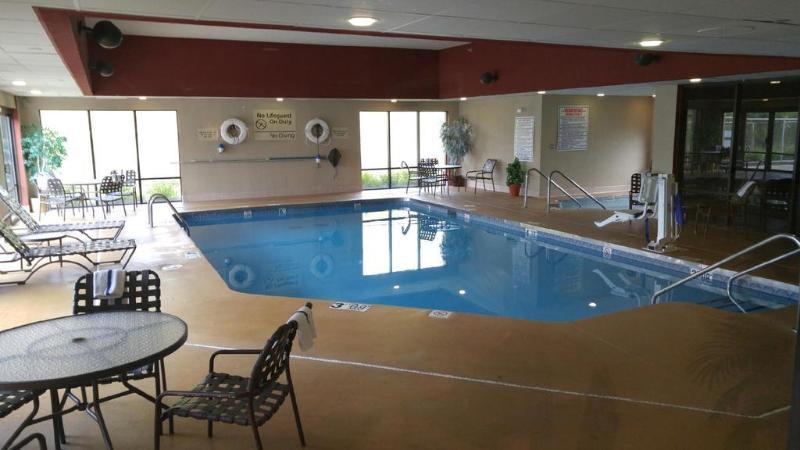 Hampton Inn Milwaukee Northwest Exterior foto