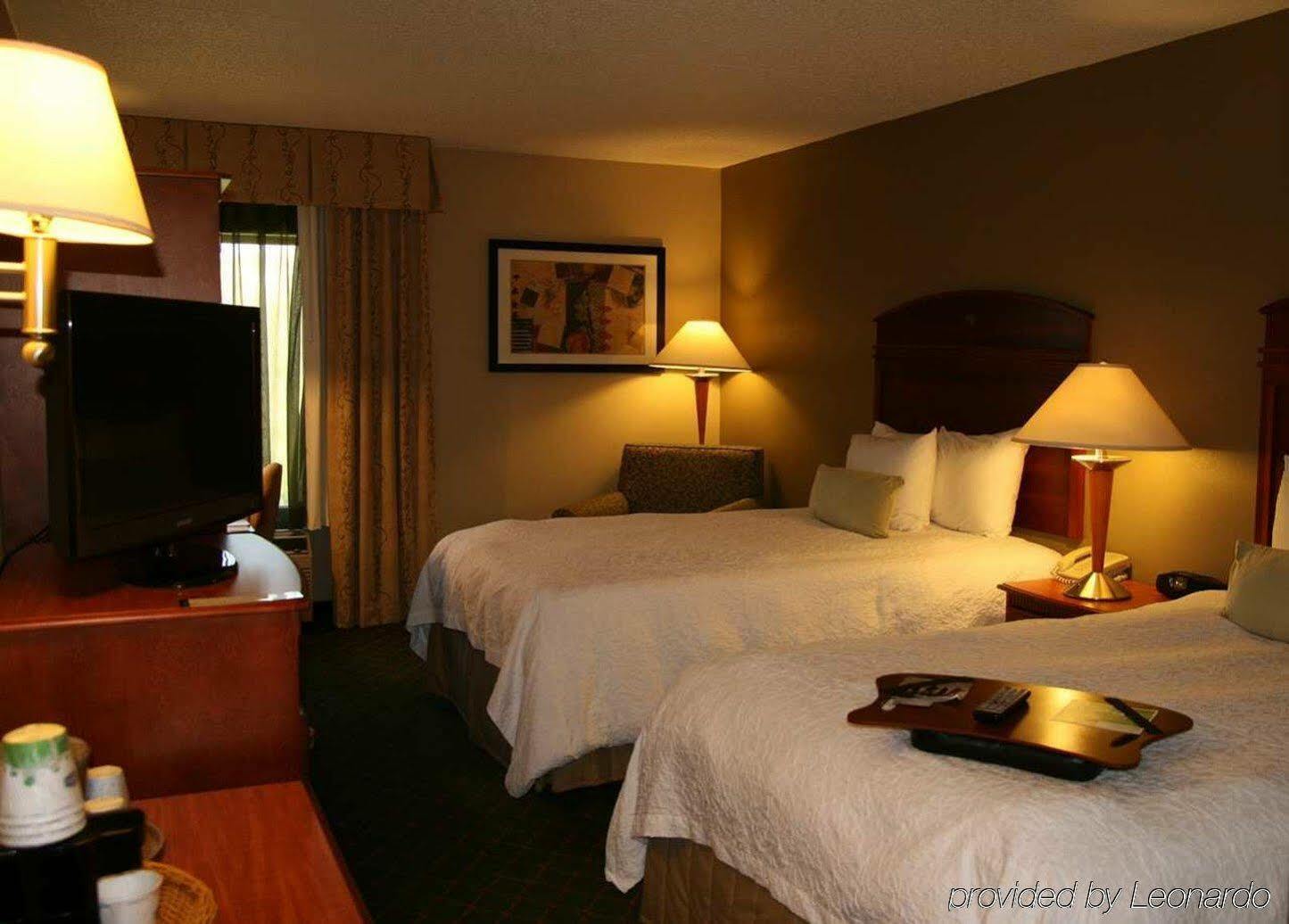 Hampton Inn Milwaukee Northwest Exterior foto